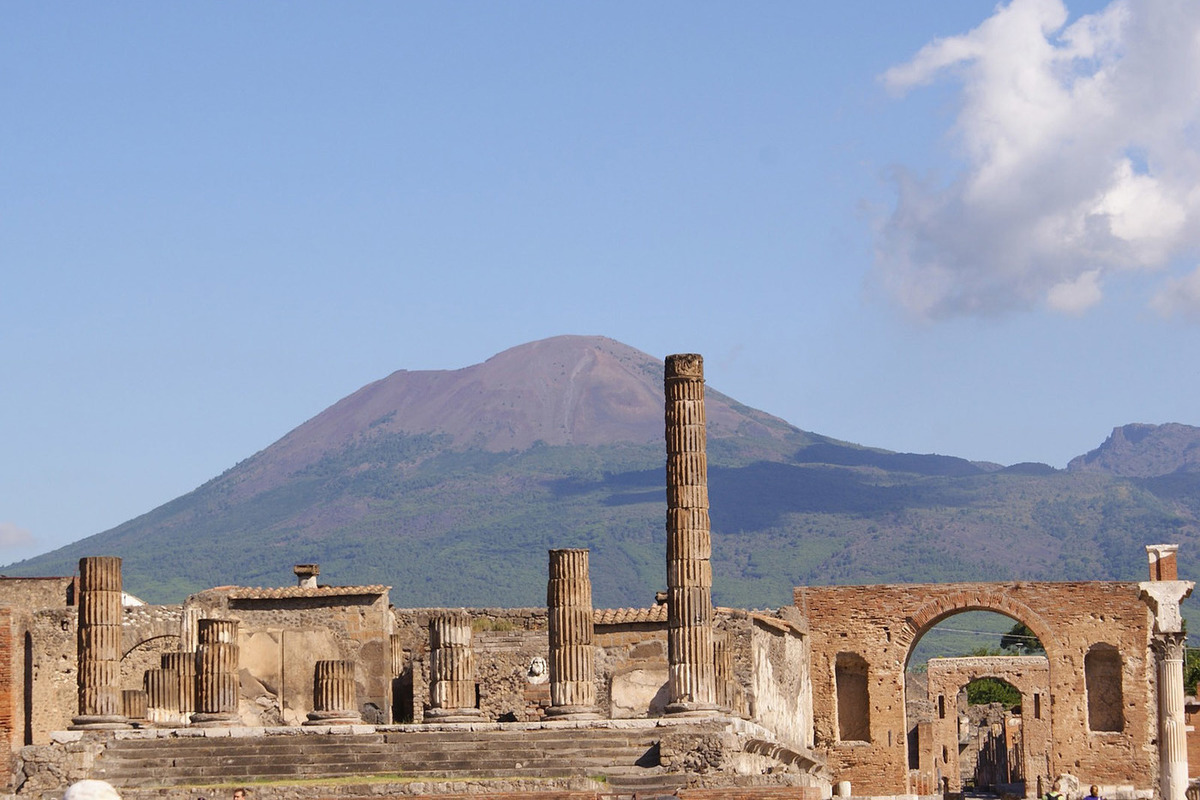 The discovery by archaeologists of a room in Pompeii told about the life of ancient slaves