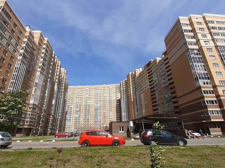 Гостившая у бабушки девочка выпала из окна дома в Ломоносовском районе