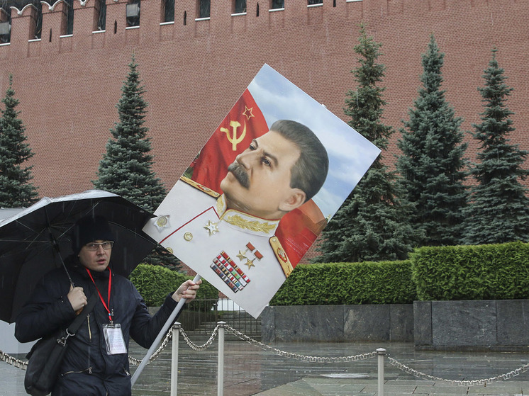 В учебниках истории изменили личность Сталина: больше не "зверь"