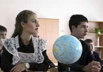 Родители белгородских детей поинтересовались, будет ли в новом учебном году обязательным ношение школьной формы