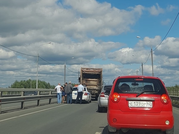 На Северной окружной дороге в Рязани столкнулись 4 автомобиля