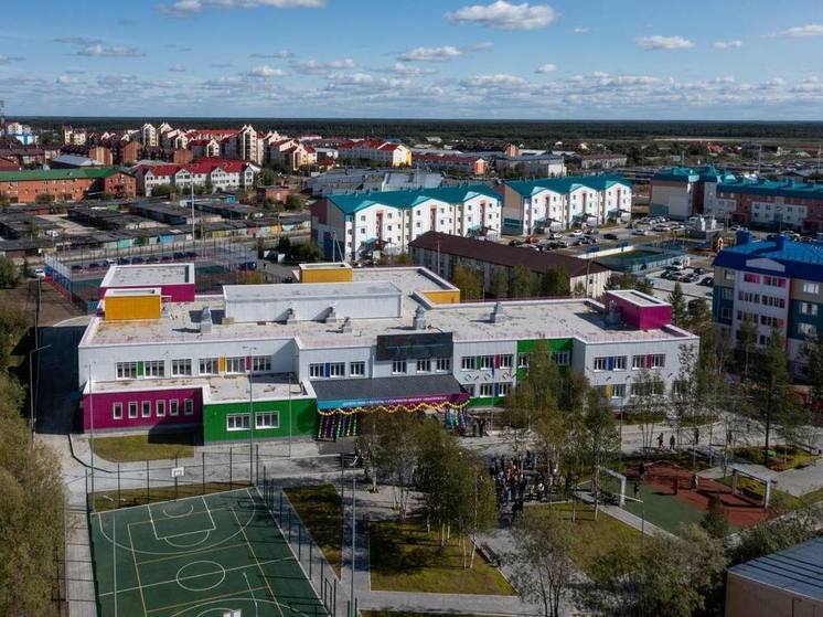 Губернатор ЯНАО в Губкинском поучаствовал в открытии современной школы для старшеклассников