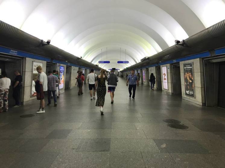 В Петербурге увеличили время хода поездов на синей ветке метро