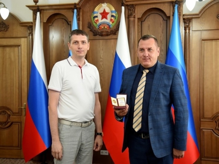 В ЛНР вручили награды представителям регионам-шефам
