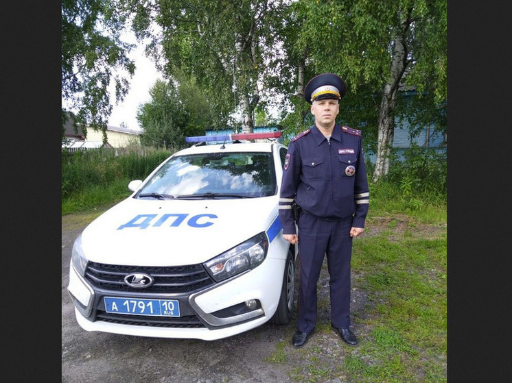 Полицейский в Карелии помог пенсионерам заполнить документы после аварии