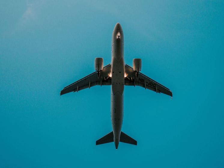 Российский самолет совершил незапланированную посадку из-за пьяного дебошира