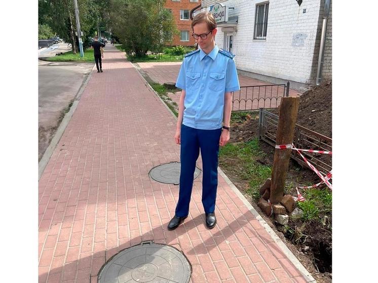 Инвалид провалился в люк на улице брянского Трубчевска