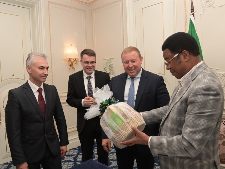 В Санкт-Петербурга состоялась встреча на высшем уровне бизнес-посла Юрия Коробова и премьер-министра Танзании Кассима Маджаливы
