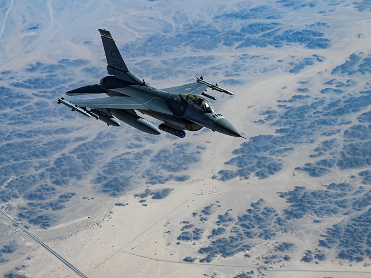 Офицер ВС США Дэвис: российская ПВО и Су-35 уничтожат F-16