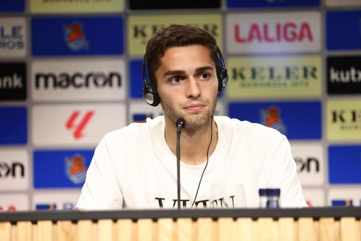 20-летнего россиянина презентовали как игрока испанского клуба, Арсен дал первое интервью в Испании
