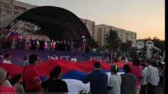 В Элисте в парке Победы развернули 20-метровый флаг России