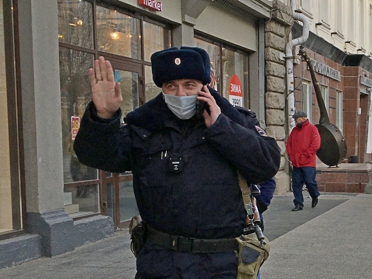 В остановленном на улице Романтиков такси оказались наркотики