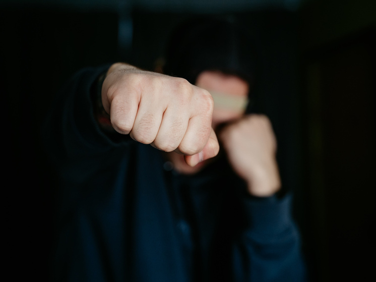 В Твери суд заключил под стражу мужчину, который чуть не убил своего собутыльника