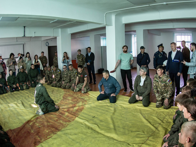 Юрий Трутнев посетил в Бурятии центр военной подготовки молодёжи