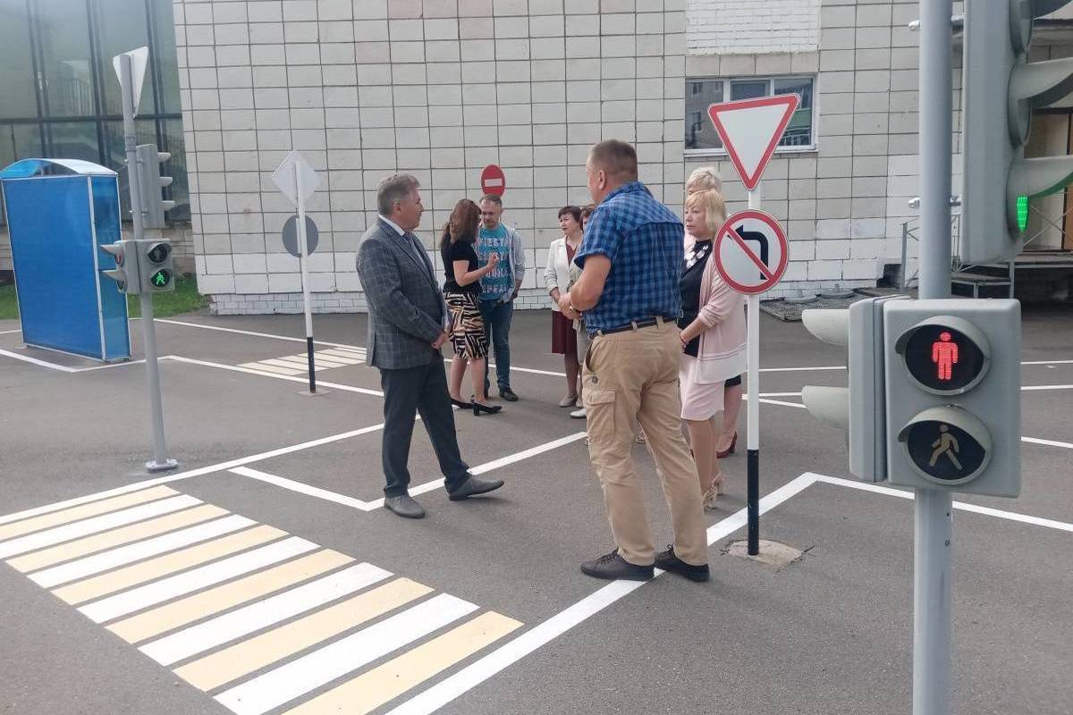 Региональная общественная приемная партии «Единая Россия» продолжает мониторинг безопасности пешеходных переходов у образовательных учреждений