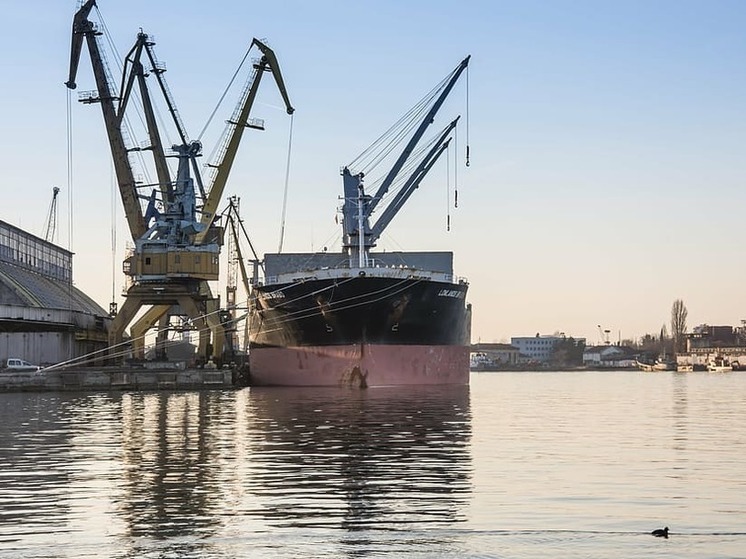 Морской порт Мариуполя отправил судно с пшеницей в Ростов-на-Дону