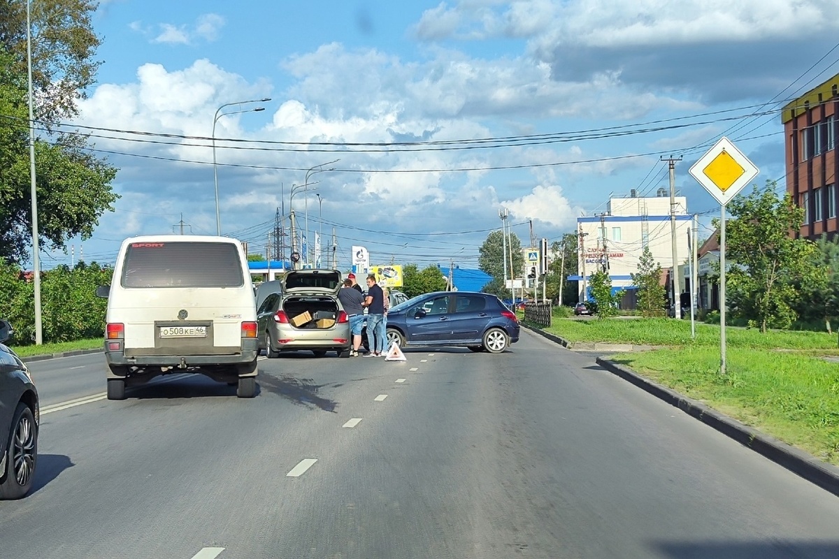 В Курске ДТП на Сумской парализовало движение в сторону центра города