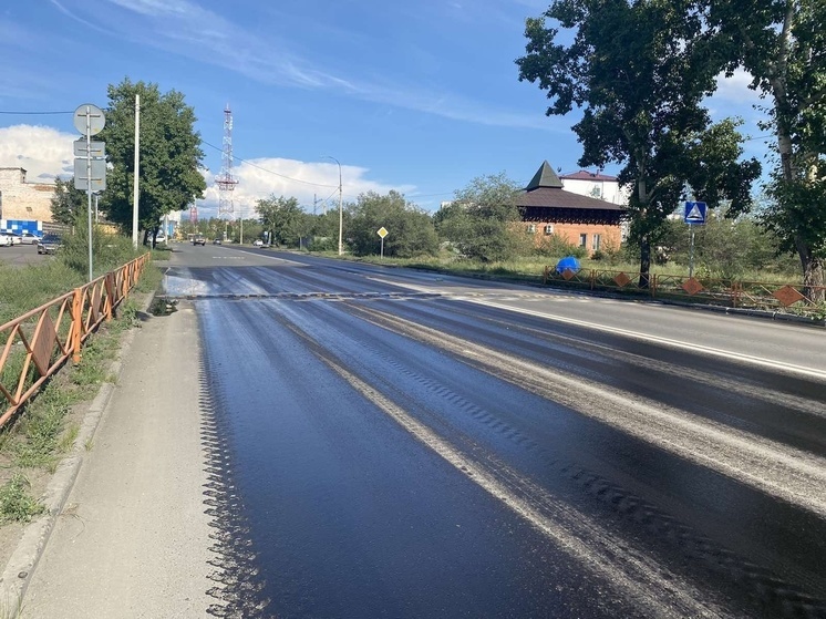 В Кызыле разыскивают водителя, разлившего дизтопливо на дорогу