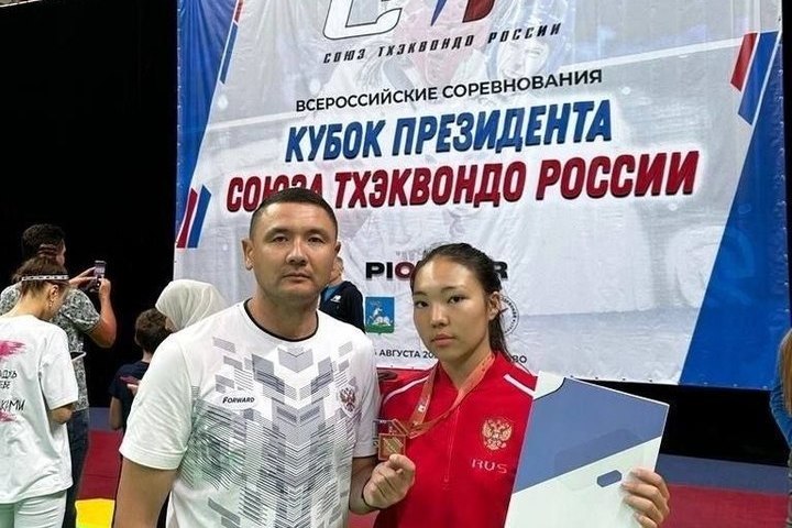 Девушки из Калмыкии завоевали медали всероссийского турнира по тхэквондо