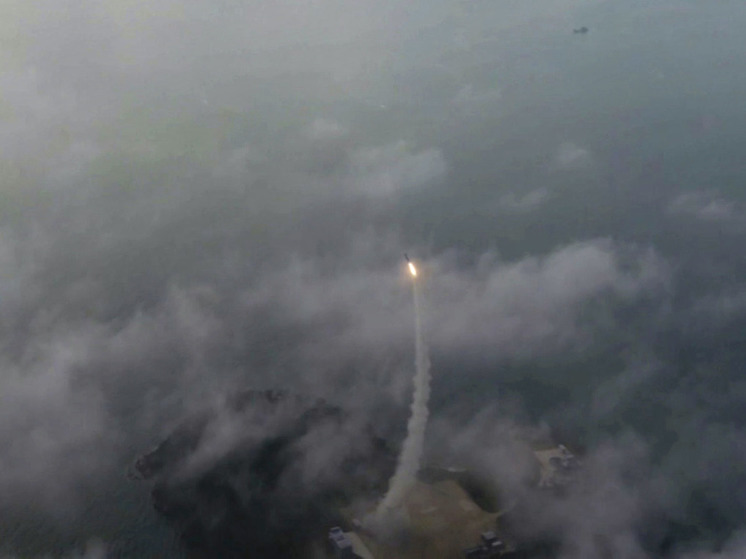 СМИ: КНДР пыталась запустить ракету со своим первым спутником-шпионом