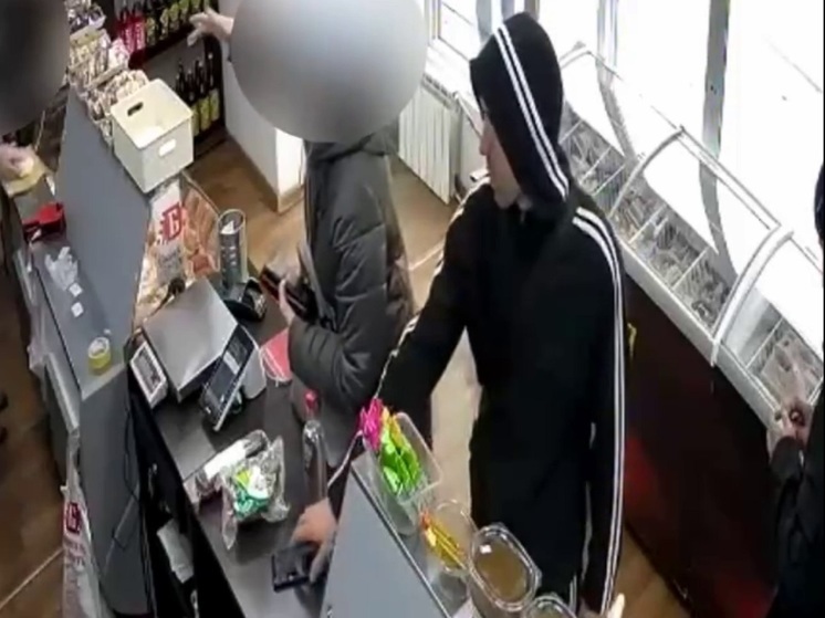 Мужчина украл смартфон у продавца продуктов в Екатеринбурге