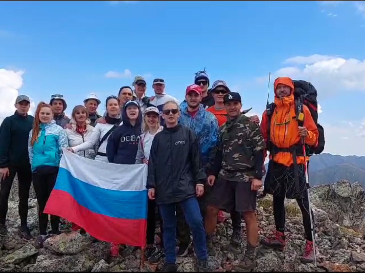 Невинномысцы развернули флаг России на двух перевалах Северного Кавказа