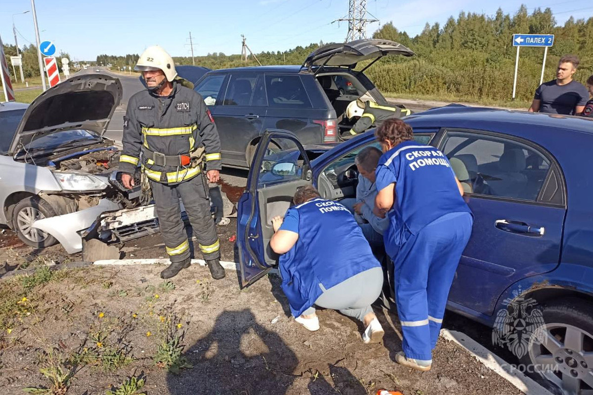 В Ивановской области утром 24 августа на трассе Иваново – Палех столкнулись  три автомобиля - МК Иваново