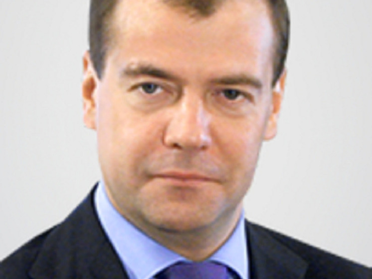 Медведев высказался о жизни России в режиме "все для победы"