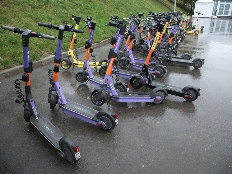 An electric scooter left a child without teeth in Moscow