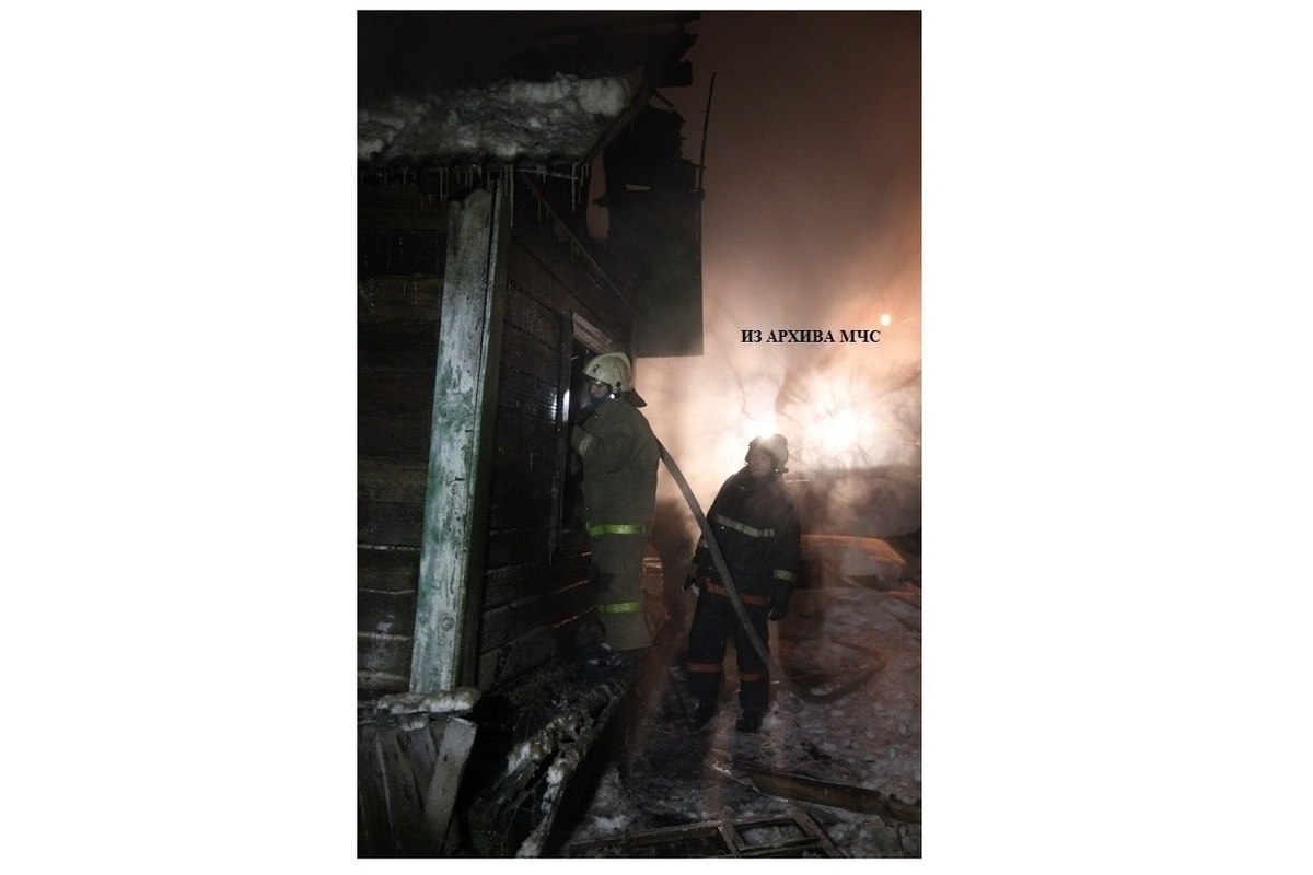 Больше двух часов костромские пожарные тушили загоревшийся нежилой дом