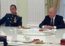 Сегодня, 24 августа Президент России Владимир Путин встретился в Кремле с экипажем прославившегося на весь мир танка Т-80 «Алёша», который в одиночку разгромил колонну бронетехники Вооруженных сил Украины на Запорожском направлении