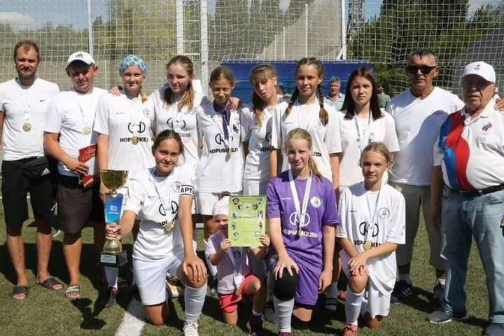 Юные футболистки из Ижевска выиграли Кубок России &#34;Кожаный мяч&#34;