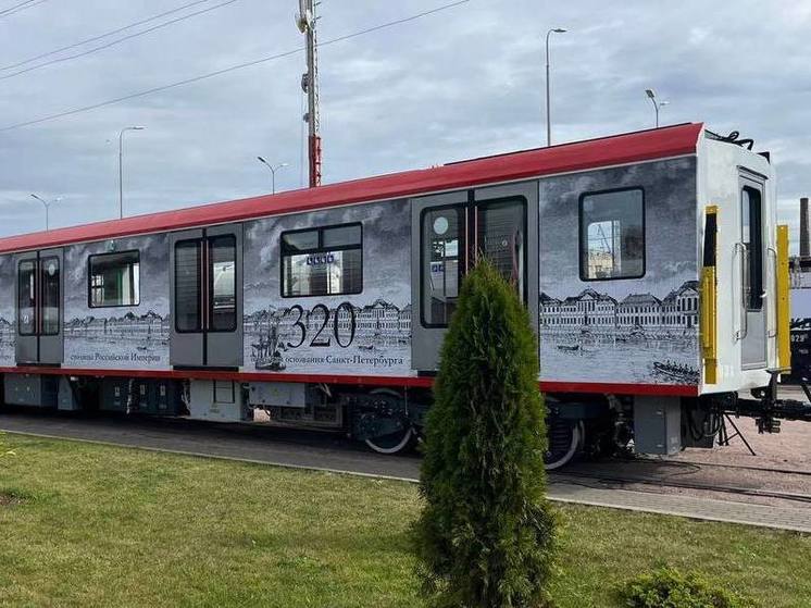В Петербурге на выставке техники показали вагон «Балтиец» в новом оформлении