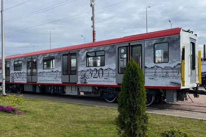 В Петербурге на выставке техники показали вагон «Балтиец» в новом оформлении
