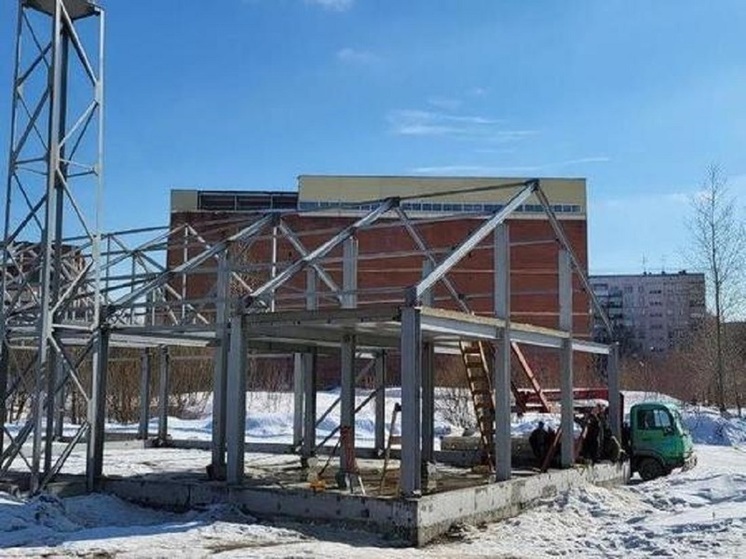 В Новосибирске начали строить парковку у детской площадки для парка у реки «Каменка»