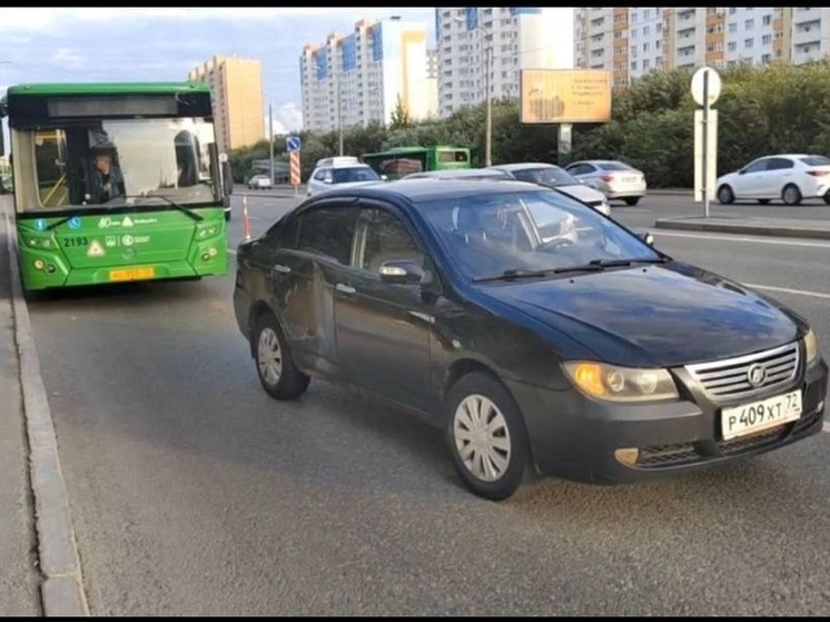 В Тюмени автобус попал в ДТП, есть пострадавшие