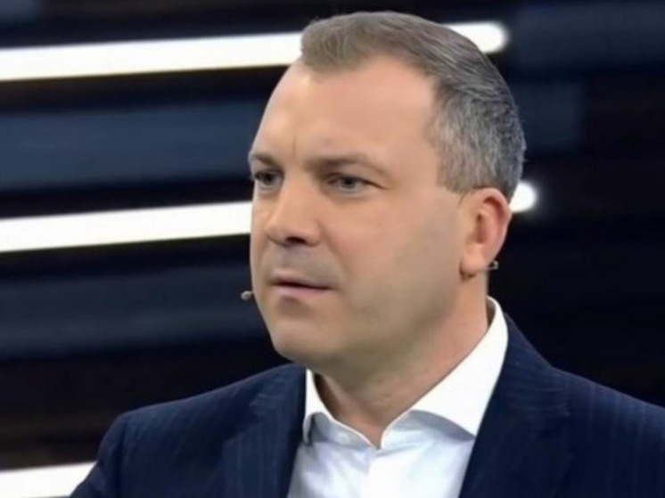 Журналистка Дэвис увидела намек на гибель Пригожина в одежде ведущего Попова