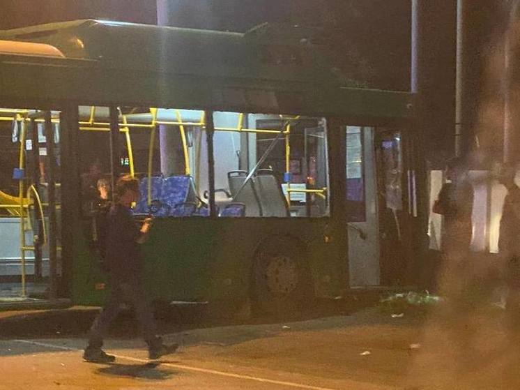 Внедорожник влетел в пассажирский автобус в Южно-Сахалинске, есть пострадавшие