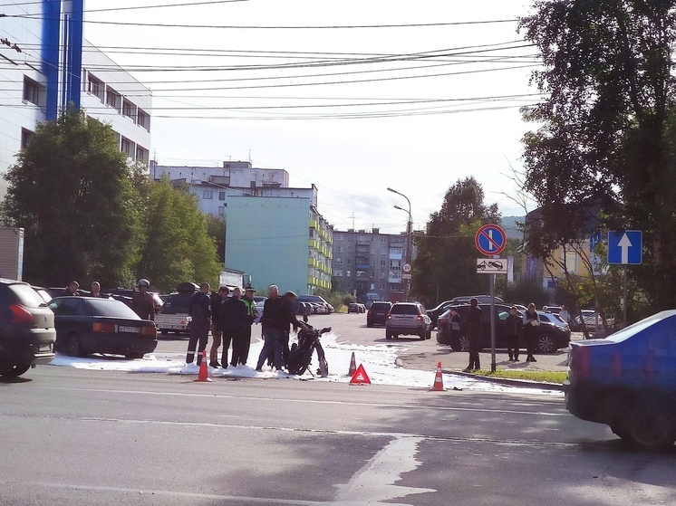 В результате ДТП на проспекте Ленина в Мурманске пострадал мотоциклист