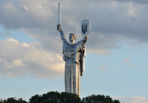 Как глумились над монументом после Майдана

