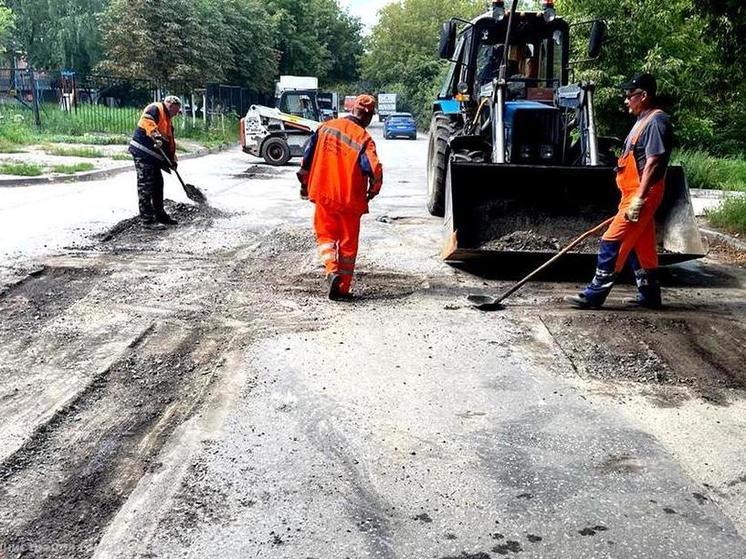 За неделю в Рязани отремонтировали около 1200 квадратных метров дорог