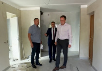 25 августа губернатор Белгородской области Вячеслав Гладков посетил город Губкин, где сейчас идет капитальный ремонт МКД, которые ранее имели статус общежитий