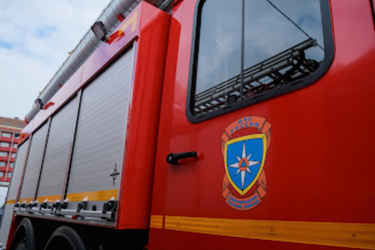 МЧС: пожар на стройрынке в Нахабино локализован