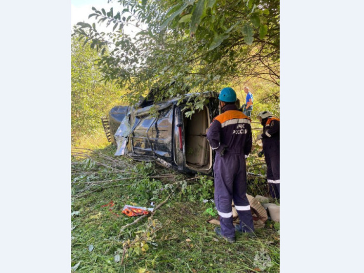 На перевале в Северной Осетии перевернулся внедорожник с 5 туристами