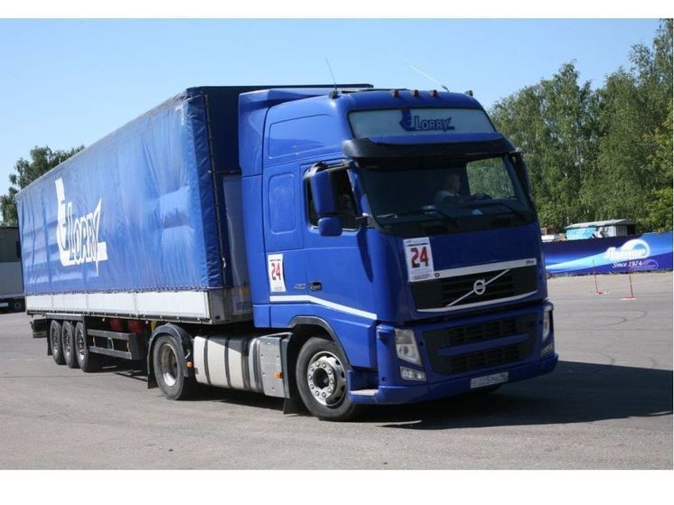 Смоленские дальнобойщики отмечают свой профессиональный праздник