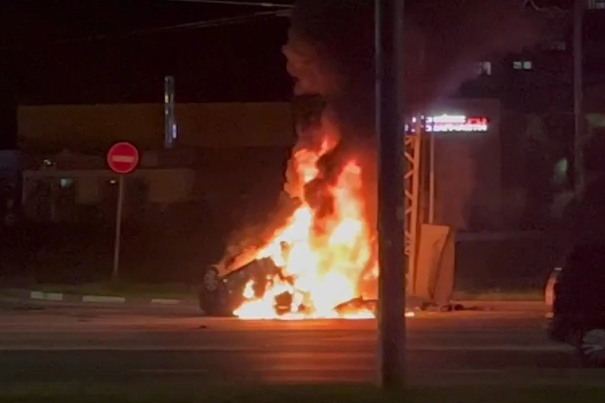 В ночь на 26 августа в Иванове на улице Куконковых сгорел автомобиль ВАЗ