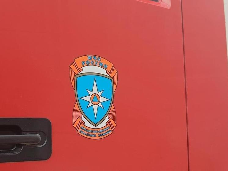 В Туапсинском районе горит ангар