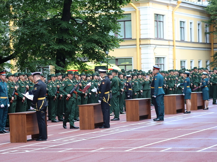 Более 700 будущих военных медиков приняли присягу в Санкт-Петербурге