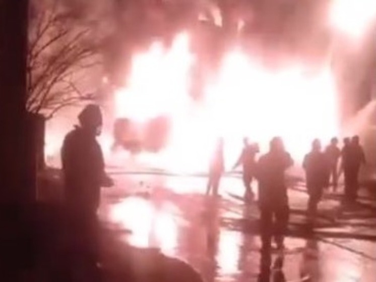 Момент страшного взрыва на заправке в Румынии попал на видео