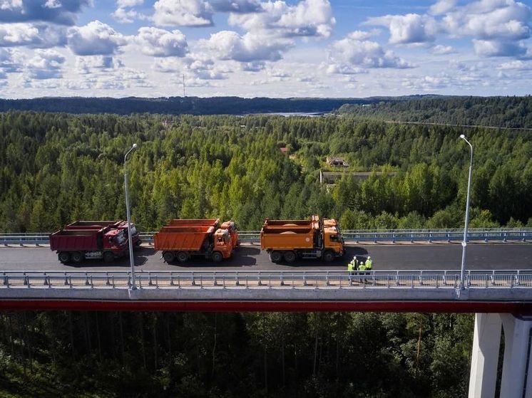 В Подпорожье завершились испытания на прочность моста через реку Свирь